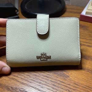 Coach pale green card wallet new without tags